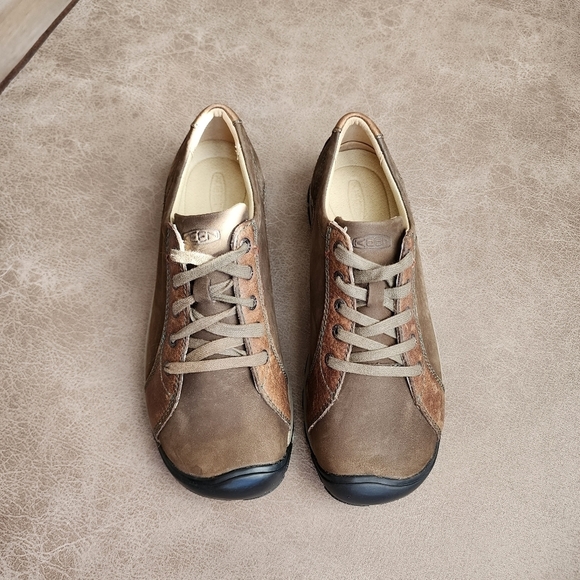 KEEN Sisters Leather Lace Up Shoes - Picture 2 of 6